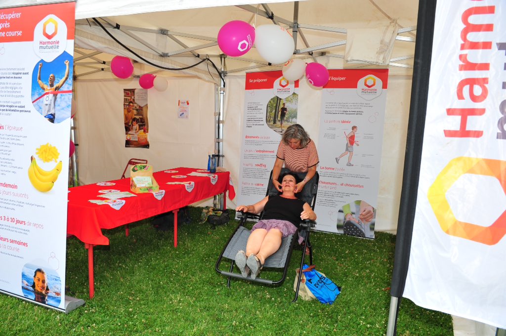 Réflexologie faciale sur le stand Harmonie Mutuelle <a href="/hmutuelle/">Harmonie Mutuelle</a> village partenaires la Bottine de Nevers #nevers #nièvres @labottineFR