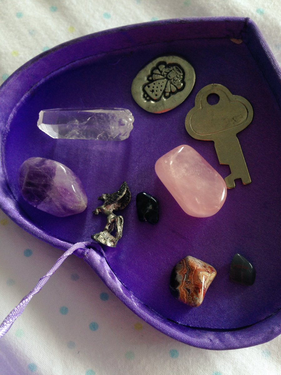 I found my box of "treasure" from when I was about 8 years old and I suddenly feel 678% more like <a href="/spookycel/">Cel🦇</a>