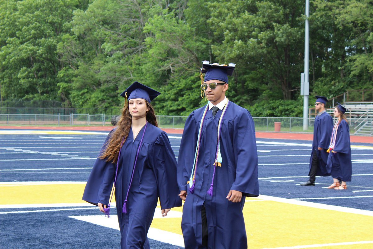 ColoniaHigh's tweet photo. Here comes the class of 2017 @WdbgSchools @ZegaRobert @colonia_2017 @MyCentralJersey @njdotcom @CHSPTONJ #classof2017 #chs50years https://t.co/KlCLeniSMa