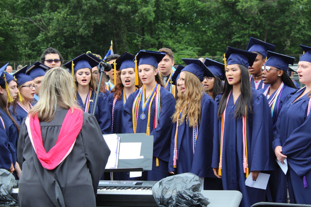 ColoniaHigh's tweet photo. CHS graduation 2017 @colonia_2017 @WdbgSchools @ZegaRobert @CHSBoltonChoirs @MyCentralJersey @News12NJ @WoodbridgeNJ #graduation2017 https://t.co/52gA2cBctW