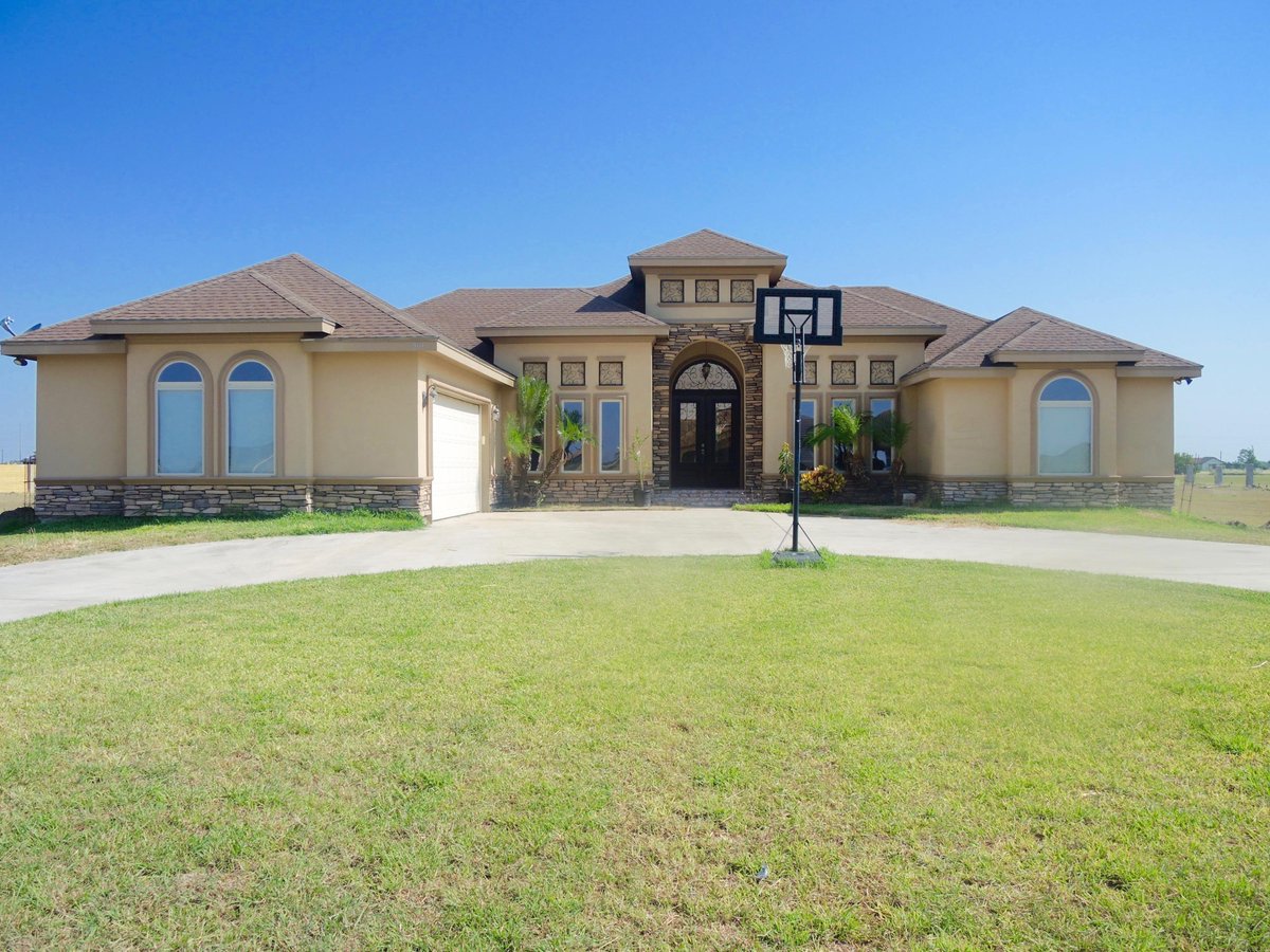 ManuelCortezKW's tweet photo. 501 S. Mina Street Weslaco, TX 78596- $239,000 #justlisted #beautifulhome #4bedroom3bath #2acres #amustsee #Cortezteam #KW #RGV #9564573109 https://t.co/tEuIuI3JOL