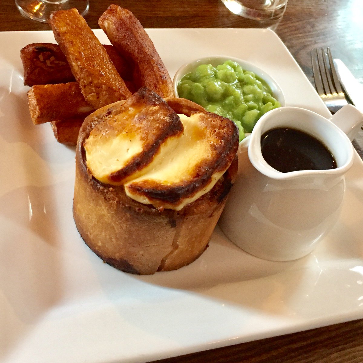 MarabuntaTX's tweet photo. Pie of the week! Pulled pork &amp; chorizo, with hand cut fries and mushy peas @RoseCrownYork #WillFlyForFood #Pie #York @OpenTable next #Japan https://t.co/fZFJgwCL4f