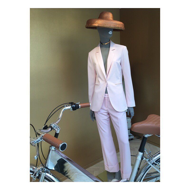 PINK_TARTAN's tweet photo. Ride into the weekend in style 💕 #PinkTartan suit and @sgcbikes 🚲 both #MadeinCanada 🇨🇦 #CanadianChic https://t.co/9qvcL5cr7y https://t.co/y0msm1nOQq