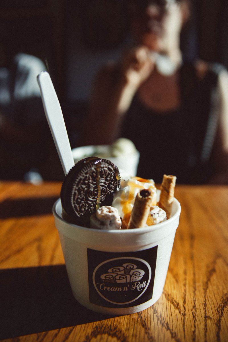 Cream n' Roll is the newest addition to the ice cream roll craze in Hawaii. hnlflow.wordpress.com/2017/06/23/flo…