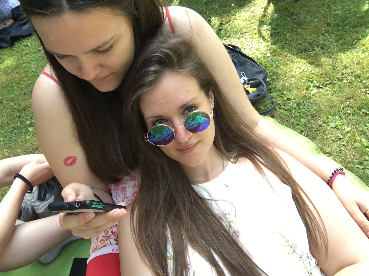 Amdey's tweet photo. #midsummer2017 🌸🌿✨🍓🥂 https://t.co/VeAn0ut6lD