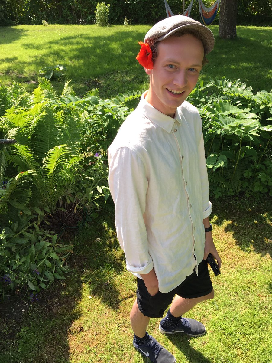 Amdey's tweet photo. #midsummer2017 🌸🌿✨🍓🥂 https://t.co/VeAn0ut6lD