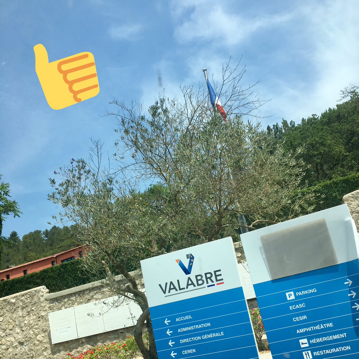 emarms's tweet photo. Visite du @ValabreCesir aujourd'hui. Impressionnant. https://t.co/4qor4cpDYd via @youtube #pompiers #valabre #SudPower https://t.co/C66sbtwK2K