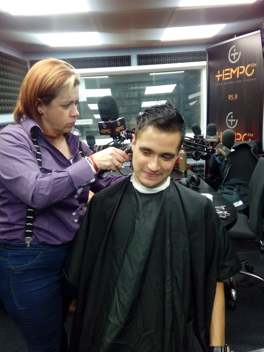 radiosonicacl's tweet photo. @manuelmaira se entrega a las manos de @andreopolis30 
En vivo en @radiofmtiempo https://t.co/i88Mhg5YXV