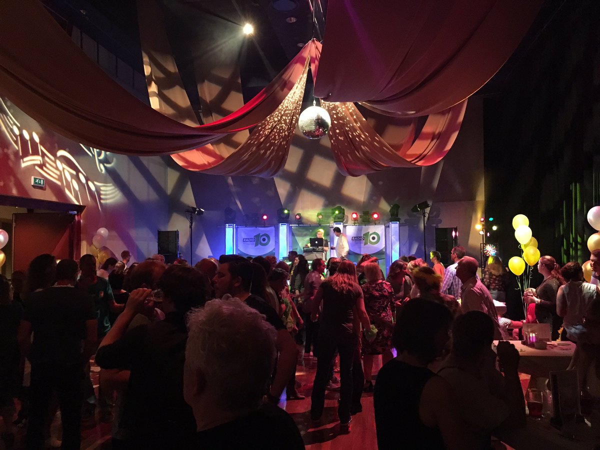 Radio10DriveIn's tweet image. Gezellig is het hier in Schouwburg Het Park ! De grootste hits aller tijden met Dj's Rob van Someren en Sven!