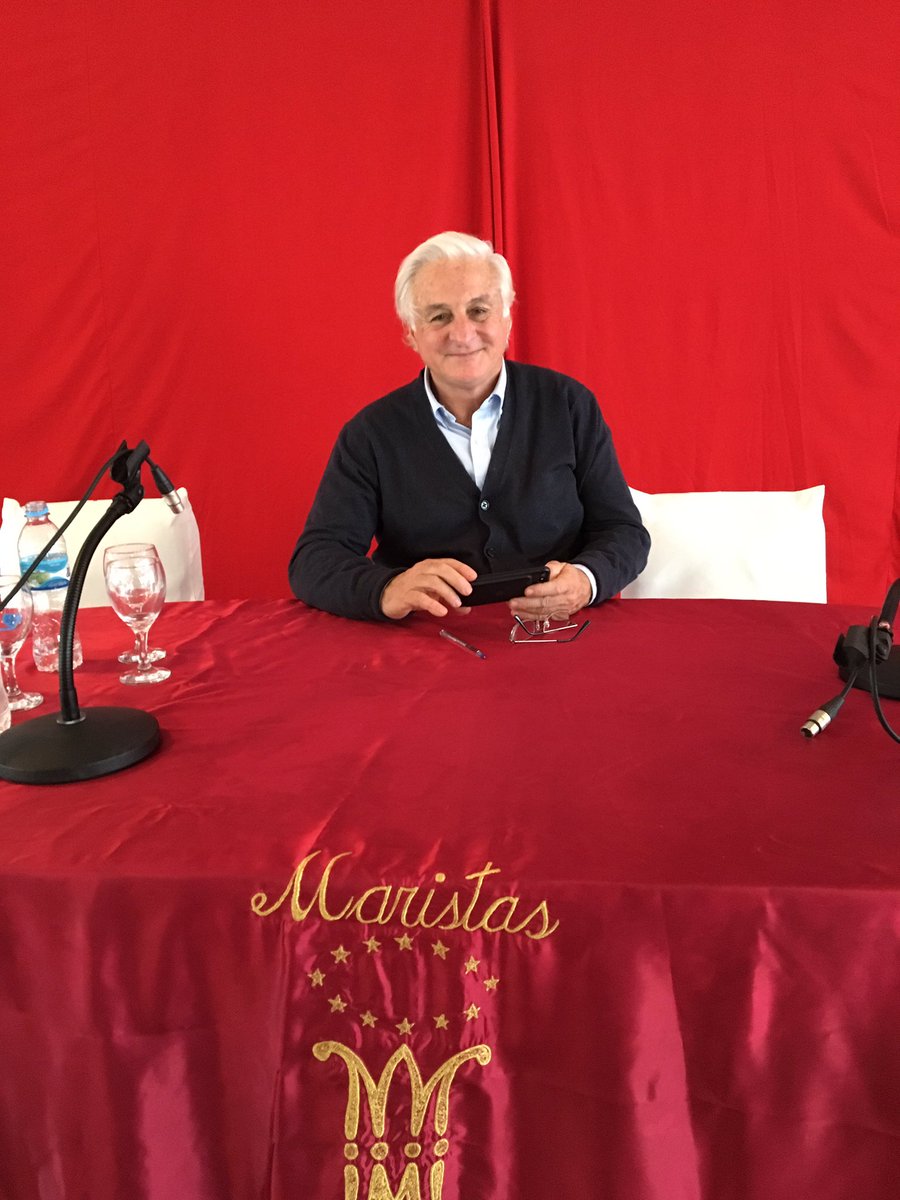 CDEMaristasPerg's tweet photo. Tuvimos el privilegio de escuchar las experiencias del Dr Roberto Canessa sobreviviente del accidente aéreo de los rugbyers 👏🏻👏🏻👏🏻 https://t.co/pxdq3KiIYC