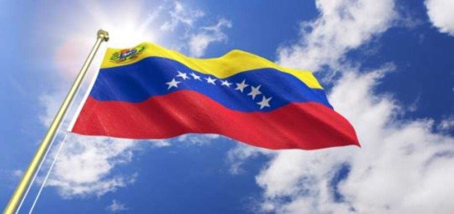 cbitauramendez's tweet photo. Los venezolanos y venezolanas sentimos una enorme emoción cuando vemos ondear nuestra Bandera #AmoMiBandera @Fundabit_Falcon @JauaMiranda https://t.co/P8yrJaD2wV