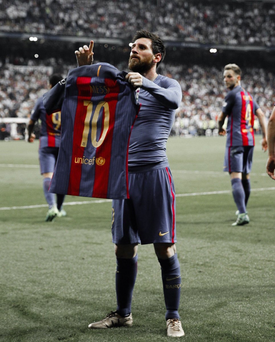 BlqsCuler's tweet photo. Happy birthday to the best player in history #messi30th https://t.co/T3QrrZNMsz