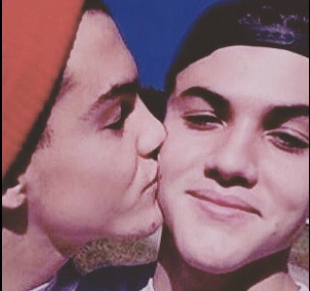 o2mle's tweet photo. @EthanDolan if you're pregnant then...WHOS THE FATHER🤔😳 #DolansTwinNewVideo #GrethanisReal https://t.co/D3cRwvpKn3