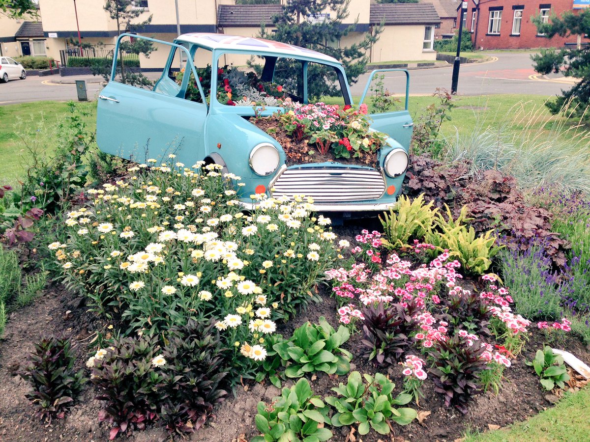 rochdaleinbloom's tweet photo. The #RochdaleInBloom Mini in Sudden is looking great again this year! #RIB17 https://t.co/nKy3iqKLCR