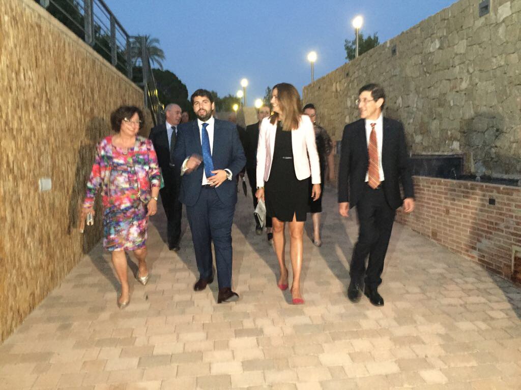 mariajocesm's tweet photo. Compromiso de nuestro Presidente de reactivar #carreraprofesional @cesmmur @p_miralles @jperezparra @SaezAlfon https://t.co/MoOcBnUAsJ