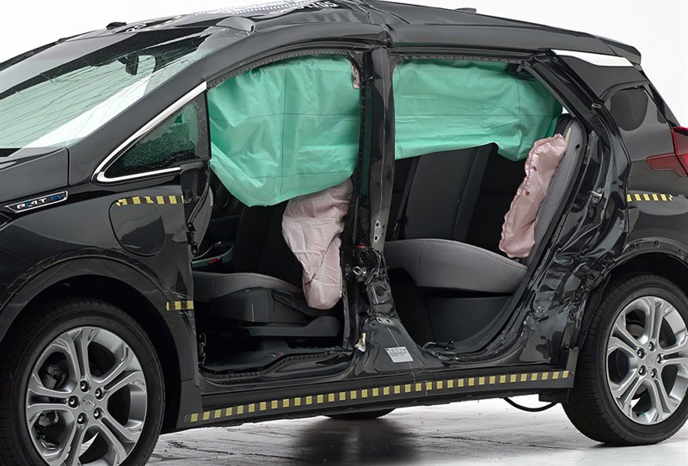 AutoFanMag's tweet image. 2017 Chevrolet Bolt Receives IIHS's Top Safety Pick autofan.com/news-416-2017-… @chevrolet @GM #News #ChevyBolt #EV #CrashTest #ElectricCar #Car