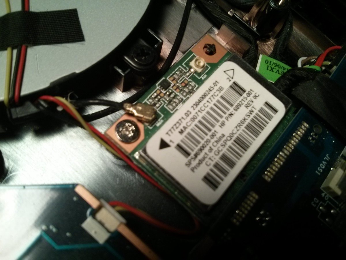 Señores de <a href="/HPEspana/">hpespana</a> <a href="/HP/">HP</a> cuando uno compra un portátil lo que espera es que tenga dos antenas conectadas a la tarjeta #wifi #chapuza