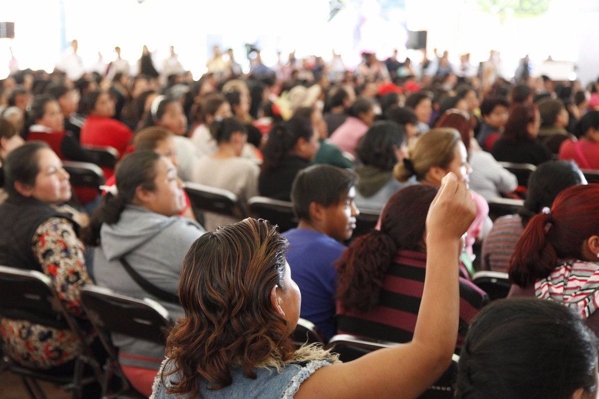 Fonart_mx's tweet photo. ¿Sabías que se han invertido $14.1 mdp en apoyo a 64 proyectos en beneficio de las comunidades de migrantes? #ProsperaTlaxcala https://t.co/ycFvUnlImZ
