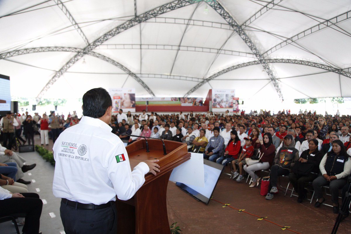 Fonart_mx's tweet photo. ¿Sabías que se han invertido $14.1 mdp en apoyo a 64 proyectos en beneficio de las comunidades de migrantes? #ProsperaTlaxcala https://t.co/ycFvUnlImZ