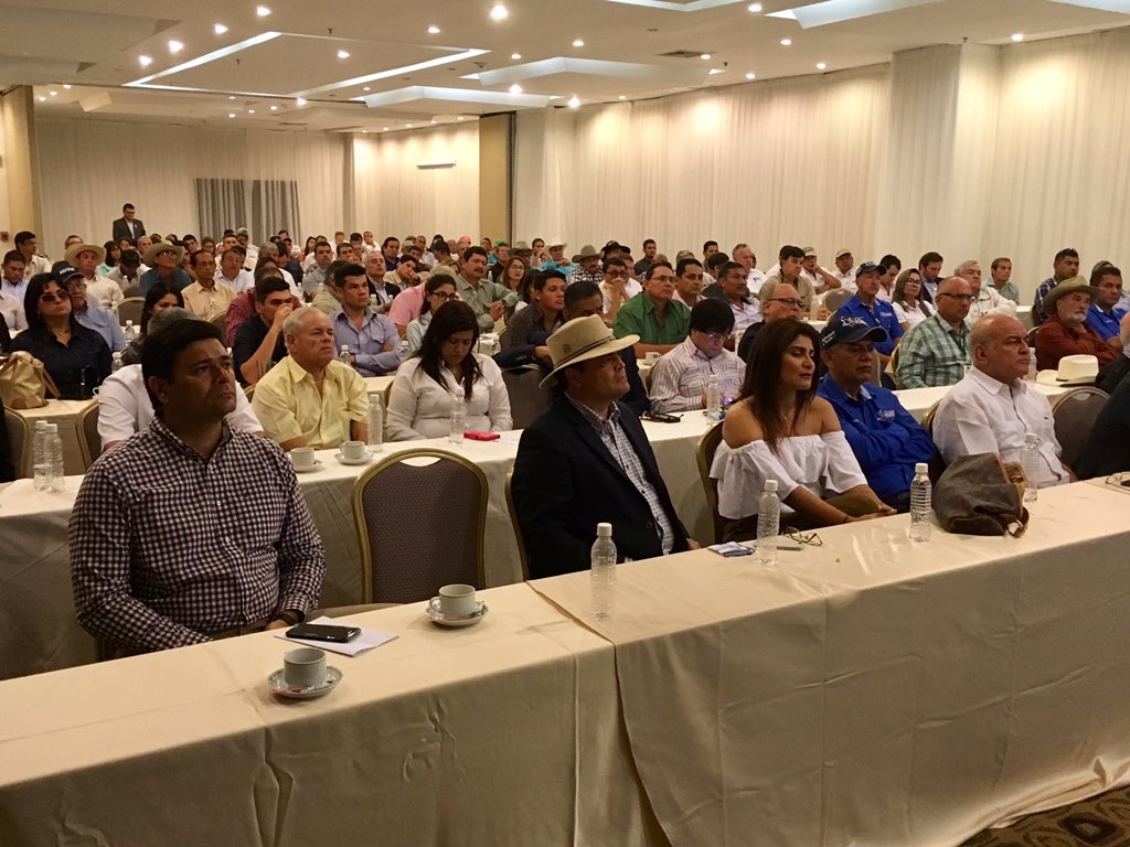 ManuelCipriano's tweet photo. Multitud de Productores Agropecuarios Abarrotaronl la 53 Asamblea Anual Ordinaria de @fedenaga. https://t.co/EVhqllki19