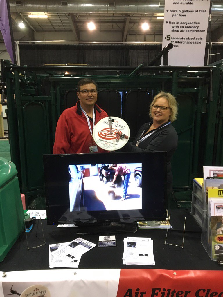 3in1feedersCA's tweet photo. Had the inventors of Air Filter Cleaner out at the Farm Progress show. We totally sold out and had a great time! https://t.co/9jqzFnovcG