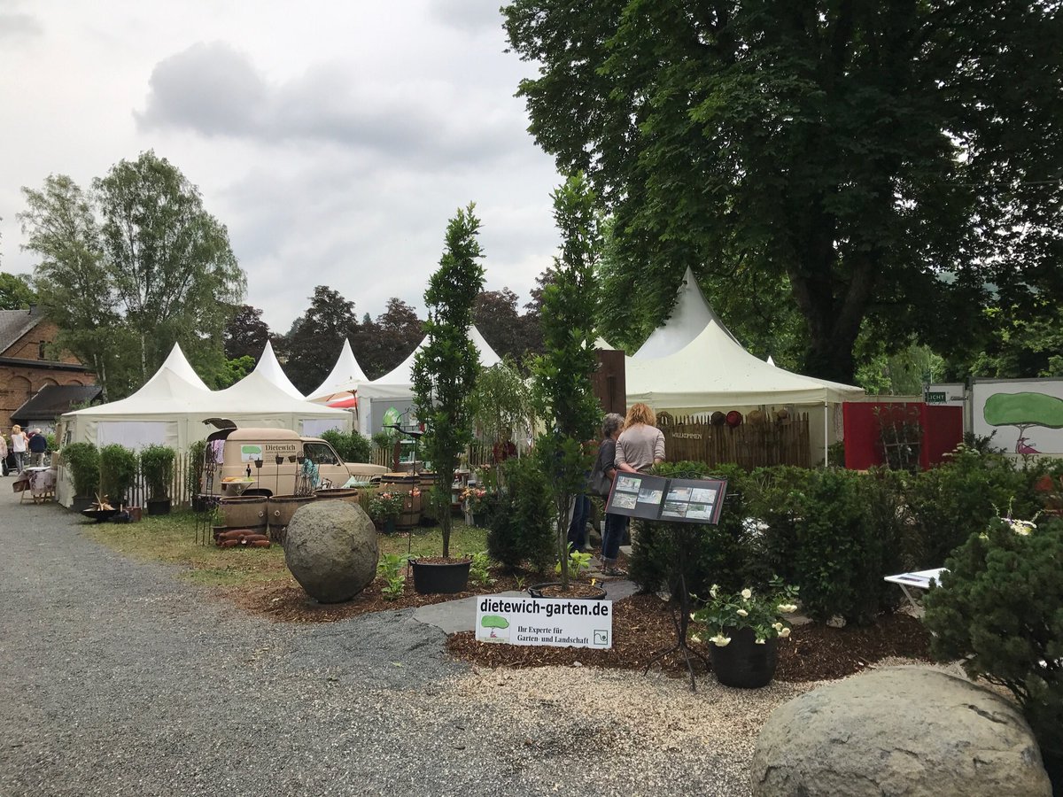 BGM_ML's tweet photo. #Lebensart am Wochenende in Dillenburg. Home, Garden und Lifestyle im #HessischenLandgestüt👍 https://t.co/ma1Tko6pPR