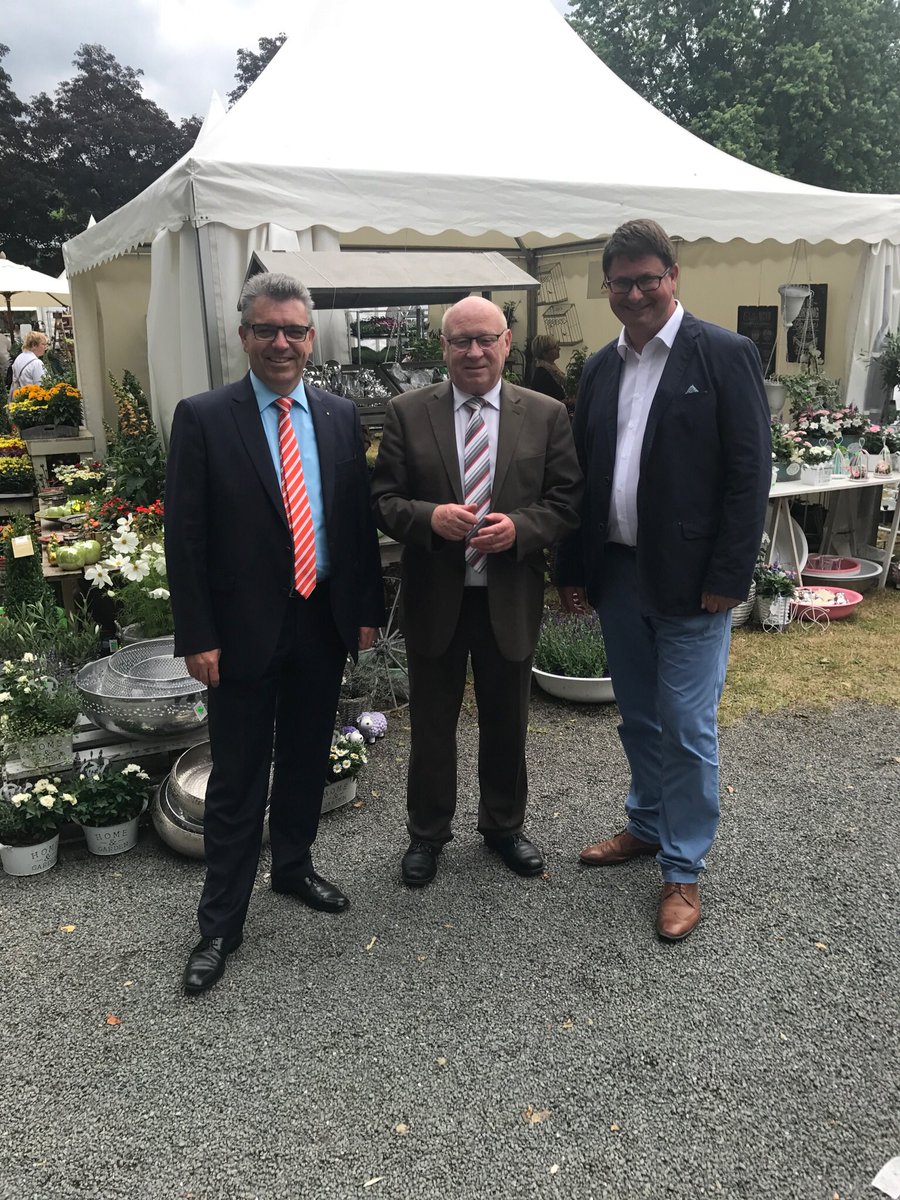 BGM_ML's tweet photo. #Lebensart am Wochenende in Dillenburg. Home, Garden und Lifestyle im #HessischenLandgestüt👍 https://t.co/ma1Tko6pPR