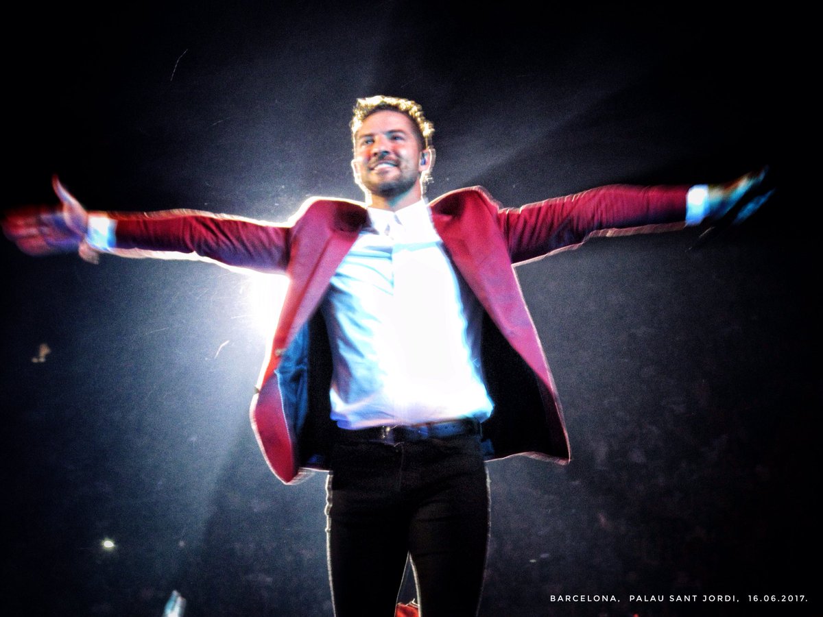 vikki_vz's tweet photo. Por fin, estoy en casa y puedo poner las fotos del mejor concierto en mi vida! #DAVIDBISBAL #Barcelona #HijosDelMarTour https://t.co/VnmUFcjV9e