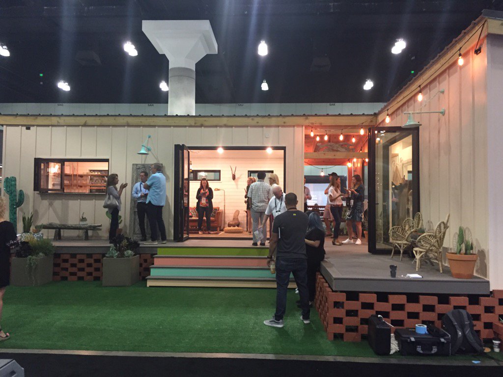 LisaBoone19's tweet photo. Kim Lewis' tiny house is a hit @DwellonDesign. #tinyhouse #kimlewis #DODLA17 https://t.co/FciohILoFj