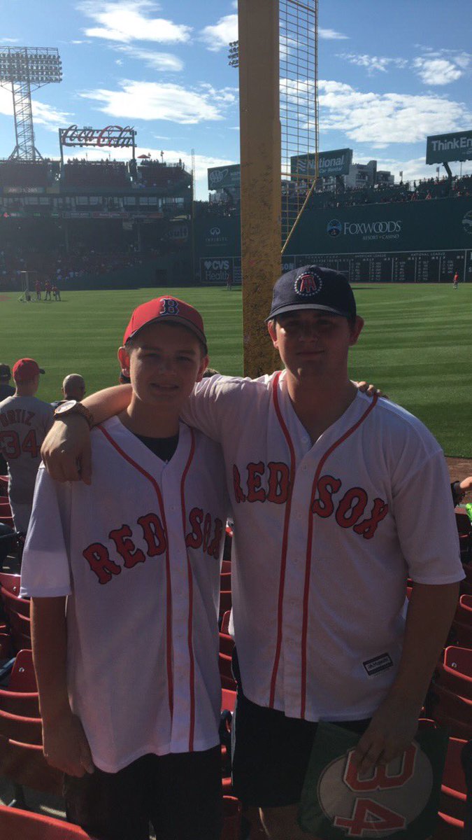 mwysocki93's tweet photo. Hoping Ortiz makes a surprise announcement that he's coming back tonight #34ever #CheersBigPapi https://t.co/o2vEbnYQeS