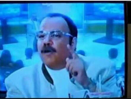 RashedMoaaz's tweet photo. انا من الشرفاء اللي راحو  للحلاق والترزي من 3 ايام 
عشان ما اتزنقش يوم الوقفه 😂 https://t.co/mQmRwolyOt