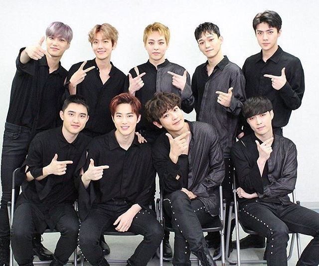 RandomTayo's tweet photo. So for everyone saying OT 8 stop being an EXO fan and save the whole fandom thanks #ExoComeback2017 #OT9 #believeinlay #EXO https://t.co/ETxAv9ZwXQ