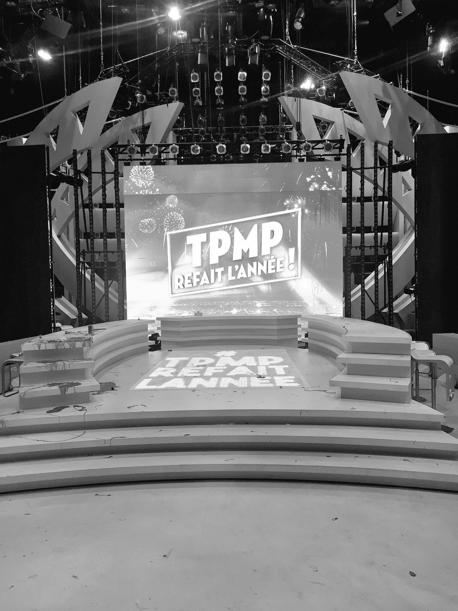 _EricMendes's tweet photo. Clap De fin #TPMPRefaisLannee Merci mon @Cyrilhanouna pour ta confiance et à l'année prochaine 😘👍🏿 https://t.co/WtP62PUl4k
