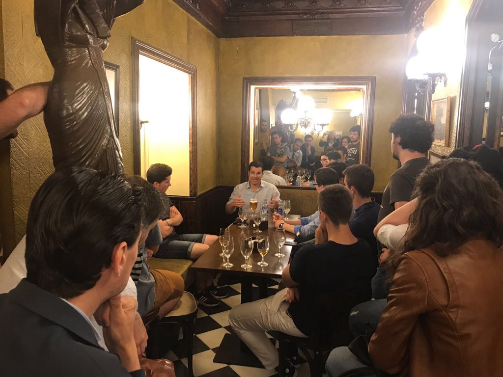 RomanSyrbu's tweet photo. Muy interesante la charla-coloquio con @jrvirgili "Populismos y desafíos de Europa" organizada por @DENavarra_ y @cjnngk https://t.co/QsUBA90TZk