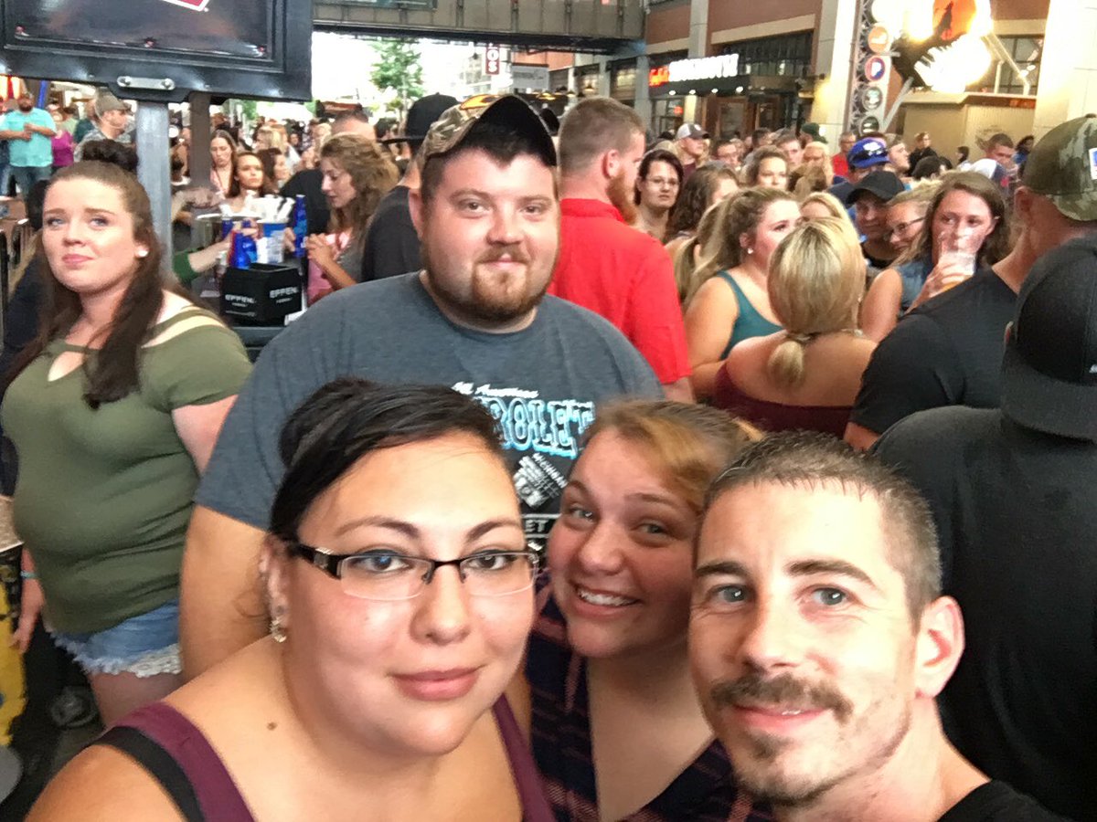 stephendav30's tweet photo. Happy Birthday Antuania #lukecombs #4thstlive https://t.co/rJWvGCTXiq