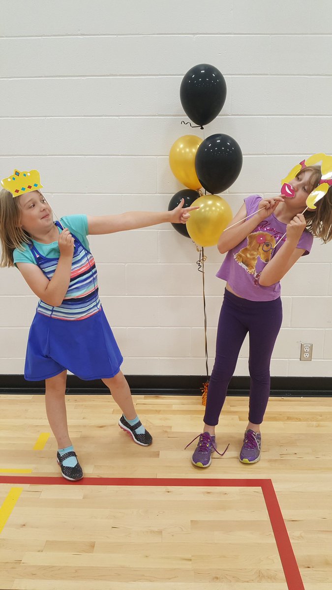 funkyfunfours's tweet photo. Photo fun at our grade4 farewell. https://t.co/j4LpC3hAd9