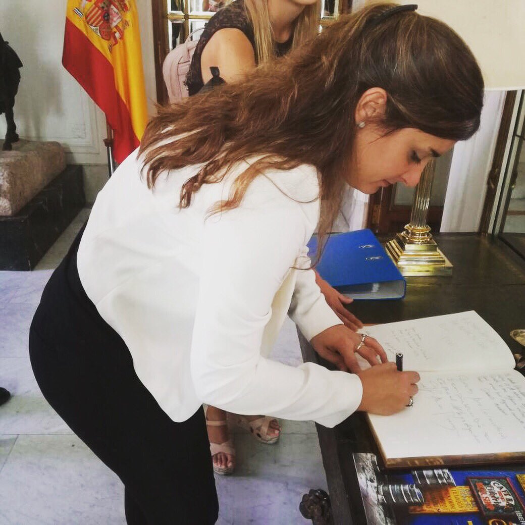 yamicoceres's tweet photo. Agradecemos a la #EmbajadaArgentina en España 🇪🇸 por abrirnos sus puertas y hacernos sentir "como en casa". #SimCigmap17 https://t.co/k3Uiiqtd3W