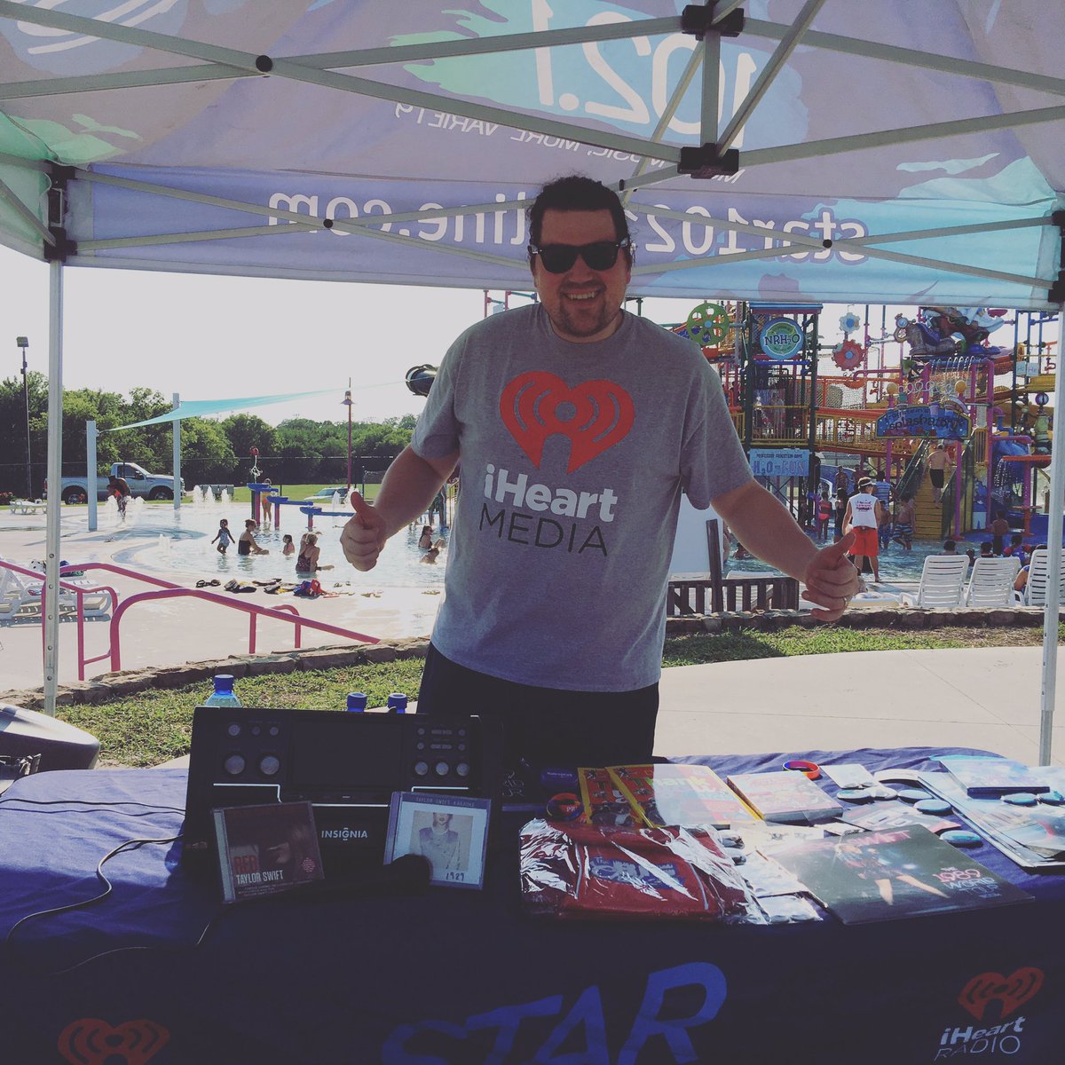 star1021online's tweet photo. @NRH2O till 8p with karaoke, @JoshHart_3, prizes and #DiveInMovieNight #Sing come out and you could win awesome prizes!!! https://t.co/oQ0UHAAlNk