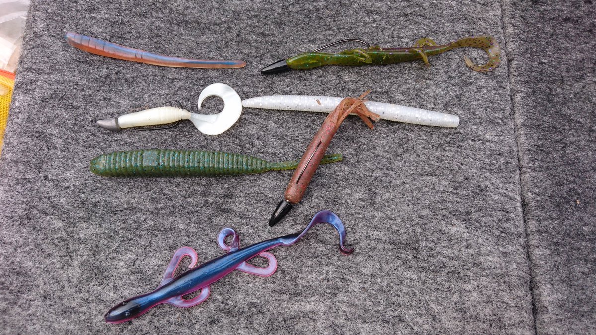 藤原組長 おはようございます 昨日のレンタルボートゲストさんのリグたち バスフィッシングを始めたころを思い浮かばせていただきました この懐かしいリグたち 今の池原ダムでも まあまあバスの反応はいい感じです チューブワームの