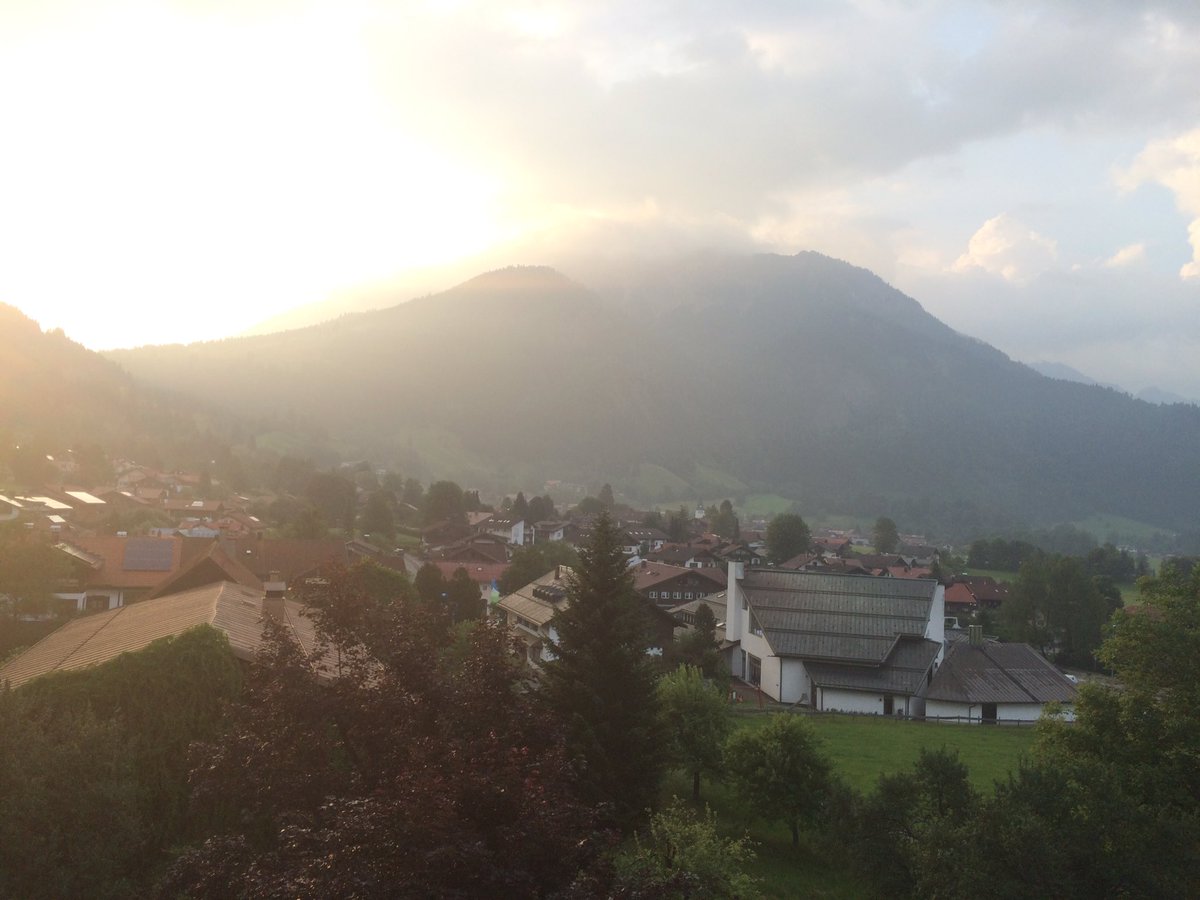 wandersuechtig's tweet photo. In knapp einer Stunde gehen die #24hvb los. Das #Wetter ist gut und wir freuen uns schon auf das #Wanderevent in @bayern #wandern https://t.co/mkIiK9f1xg