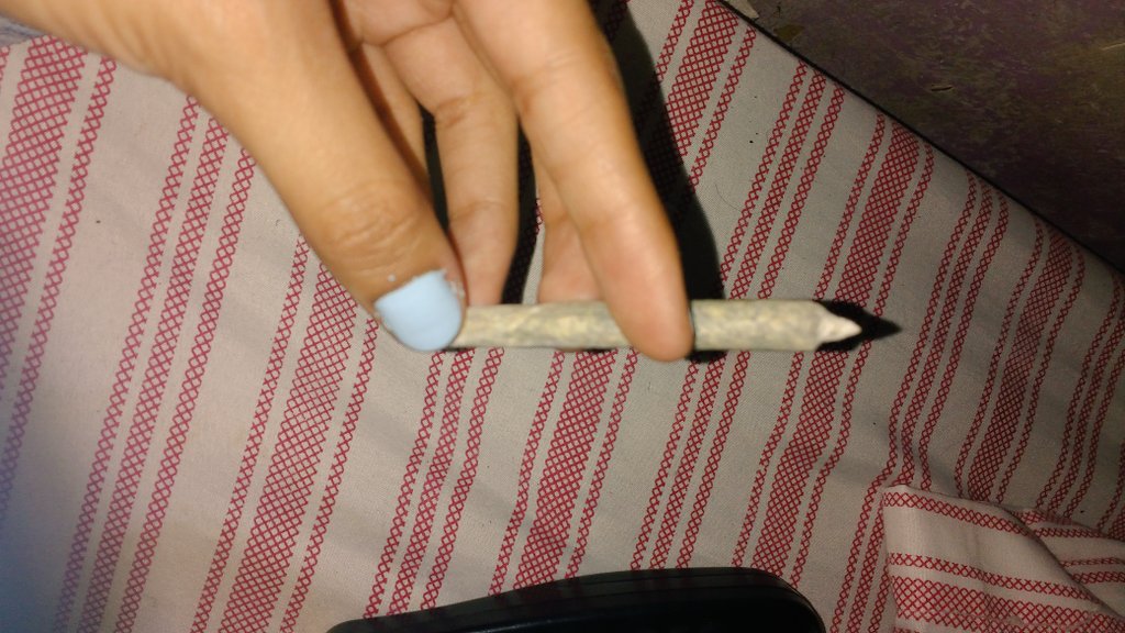 Runawaay__'s tweet photo. #perfectjoint #weednasnoches #buenoshumos 🖖 https://t.co/R17xOH3jiw