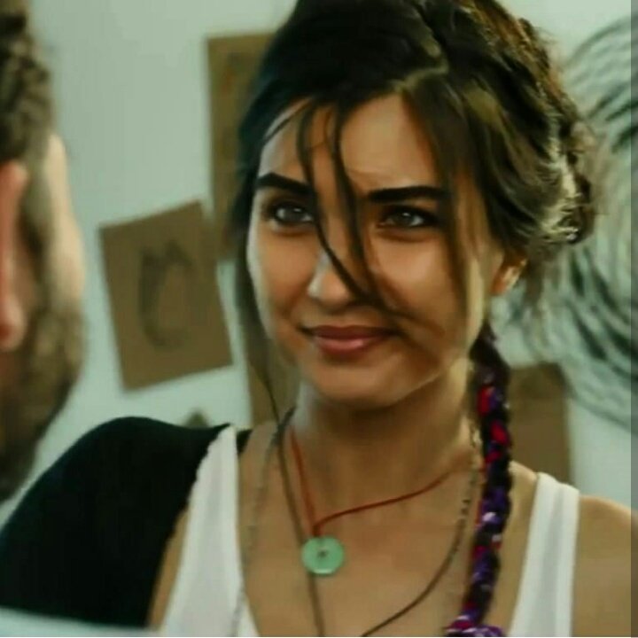 Elif 💋❤❤.
#KaraParaAşk