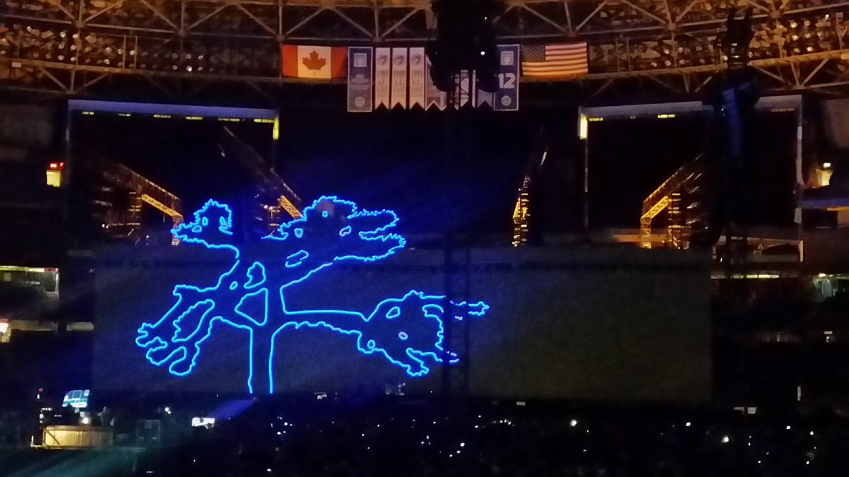 darrenmadill's tweet photo. Thank you @U2 for another memorable concert. One of the best bands of all time. #U2TheJoshuaTree2017 #thatscreen  #U2toronto #10thU2concert https://t.co/iBTlFLXtzT