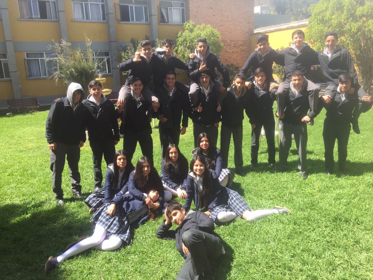2017Prom's tweet photo. ¡¡Hoy nos tomaron la fotografía del anuario!! Todos nos vemos tan geniales 😎✌👔📷 https://t.co/KyAvCAZ4S8