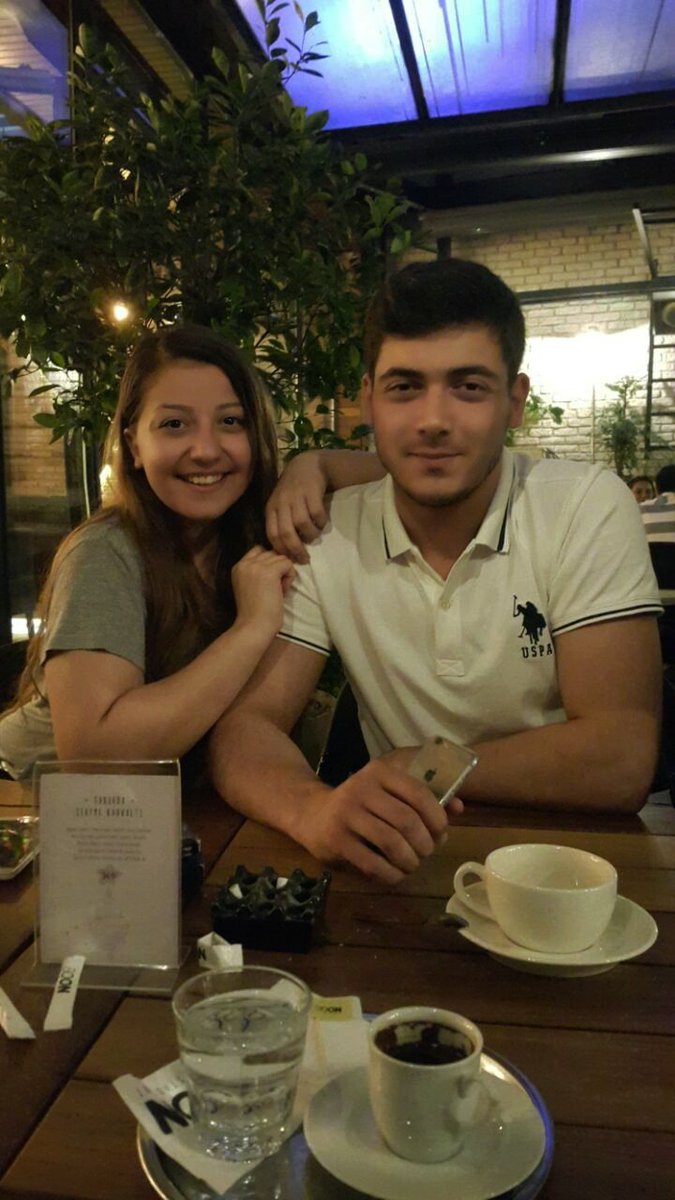 emel_sari's tweet photo. #eglence #gezmeler #iftarsonrasi #kuzenler #booncafe https://t.co/faSPokiqxo