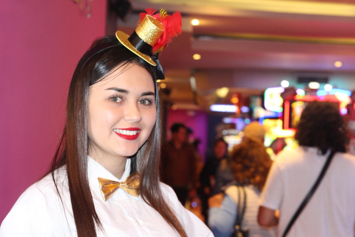 ¡Estamos de fiesta! 🥂🎉 Esta noche tendremos un espectaculares shows  Te estamos esperando en la sede del Restrepo.
#BroadwayEmocionesEnVivo