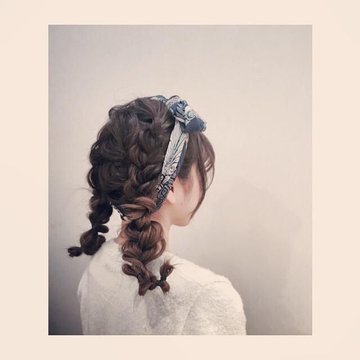 ライブの髪型どうしよう ロングの場合はバンダナで簡単ヘアアレンジ 音響 オトヒビ
