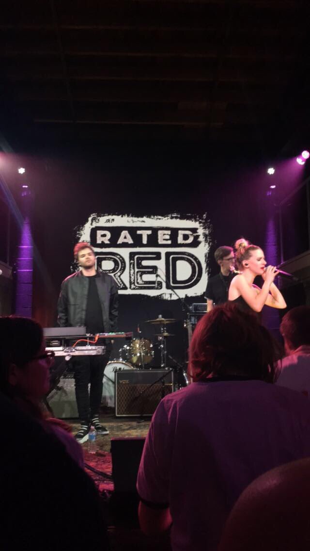 marianhillcombr's tweet photo. #FOTO | Marian Hill ontem no #RRunsigned - Via @deanna_666 https://t.co/tayhUjpYdH