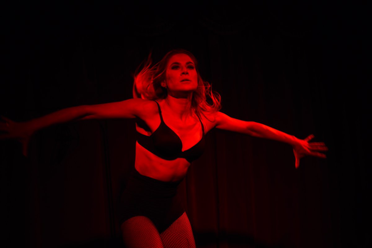 shiragirl's tweet photo. #HotDates @threeclubs "A fun show to watch and get caught up in. @shiragirl is an amazing triple threat who delivers."#indievoiceblog #HFF17 https://t.co/MnODwGx2PO