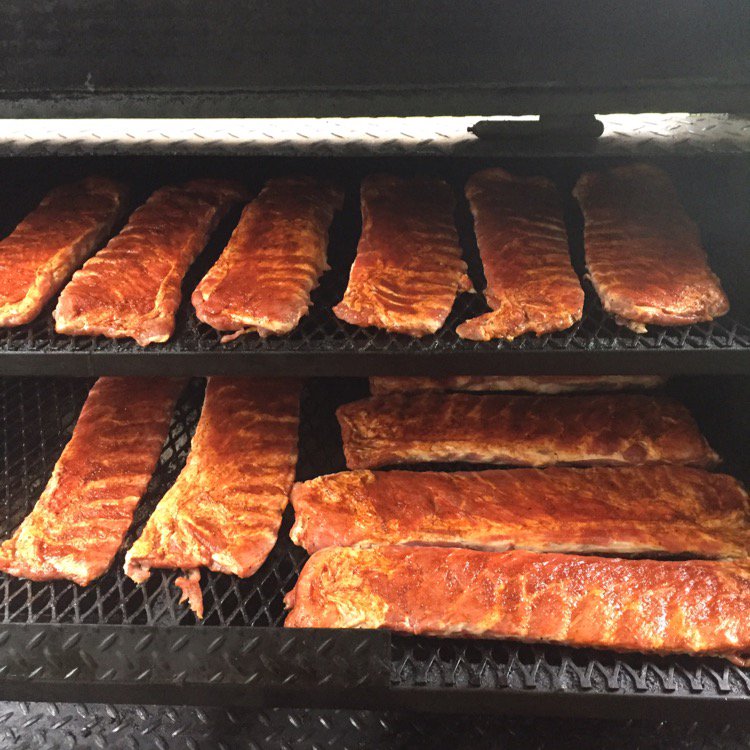 HolySmokersTN's tweet photo. Rain out at the races so i fired up at home! Few slabs laying down nice! #Applewoodsmellingood #HolySmokers https://t.co/Zx1kACSQ4n